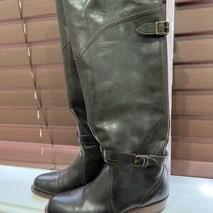 Frye Dorado 77561 riding boots size 5.  NEW worn once